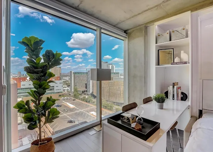 Apartment Boulevard Highrise Stu Sky Pool Parking Gym 34