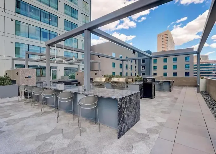 Apartment Boulevard Highrise Stu Sky Pool Parking Gym 34